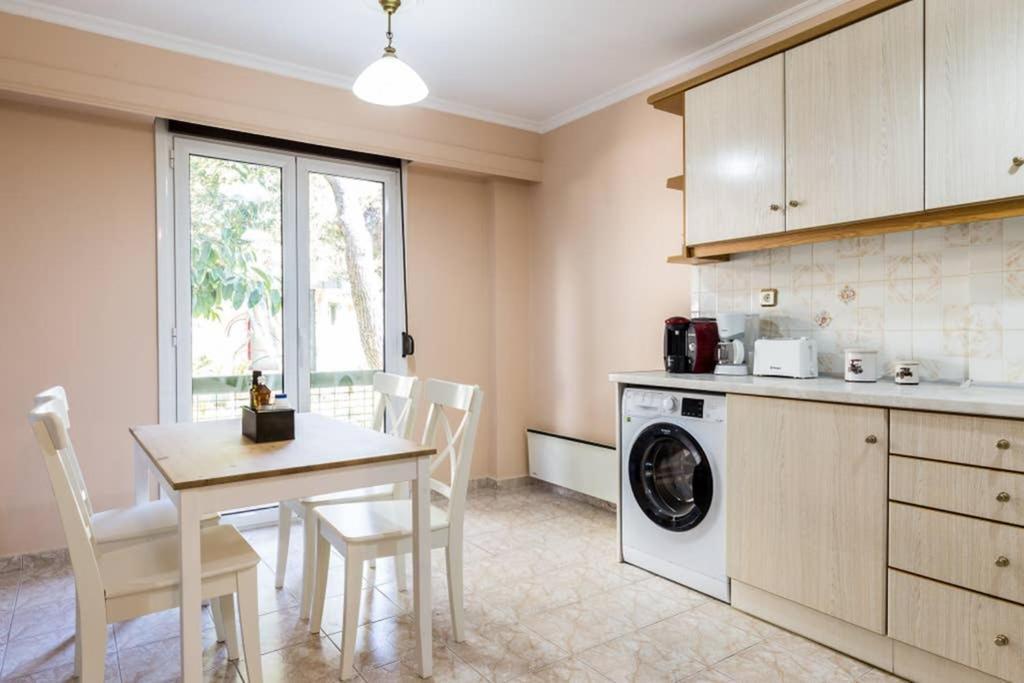 Sunny Apartment With 2 Bedrooms And Garden Glyfáda Luaran gambar